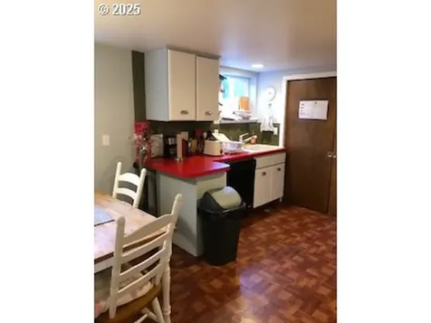7922 SW Capitol Hill Road Portland OR 97219