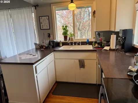 7922 SW Capitol Hill Road Portland OR 97219