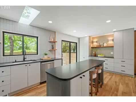 2506 SE Lincoln Street Portland OR 97214