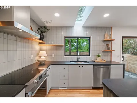 2506 SE Lincoln Street Portland OR 97214