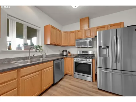 2475 S 8th Street Cottage Grove OR 97424