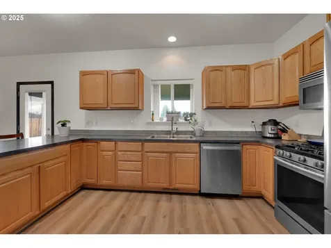 2475 S 8th Street Cottage Grove OR 97424