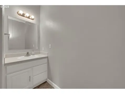 2475 S 8th Street Cottage Grove OR 97424