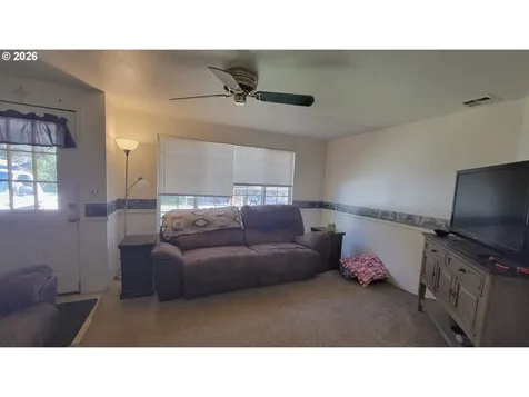 724 NE Laurance Street Myrtle Creek OR 97457