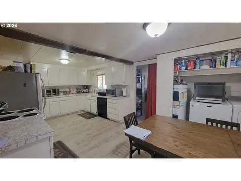 724 NE Laurance Street Myrtle Creek OR 97457
