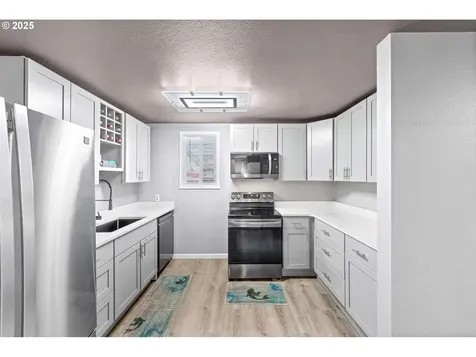 323 S Wall Street Coos Bay OR 97420
