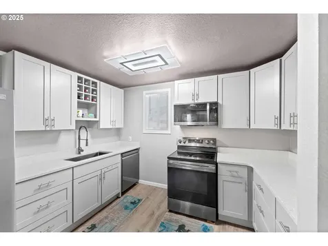 323 S Wall Street Coos Bay OR 97420