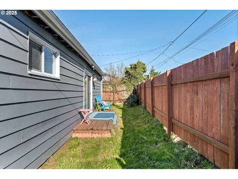 323 S Wall Street Coos Bay OR 97420