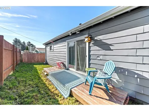 323 S Wall Street Coos Bay OR 97420