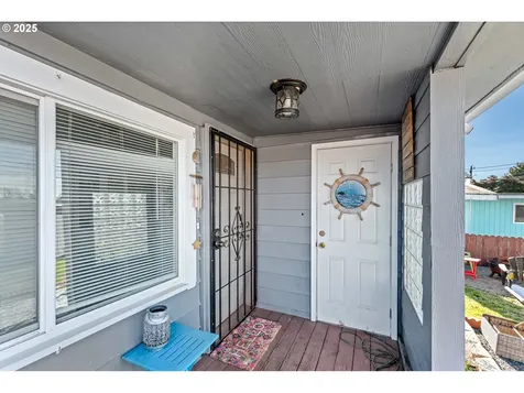 323 S Wall Street Coos Bay OR 97420