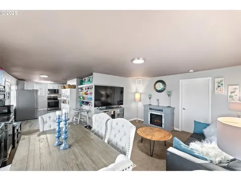 323 S Wall Street Coos Bay OR 97420