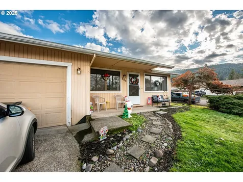 353 71st Street Springfield OR 97478
