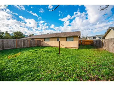 353 71st Street Springfield OR 97478