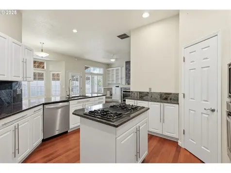 13002 Sierra Vista Drive Lake Oswego OR 97035