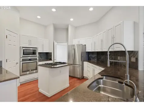 13002 Sierra Vista Drive Lake Oswego OR 97035