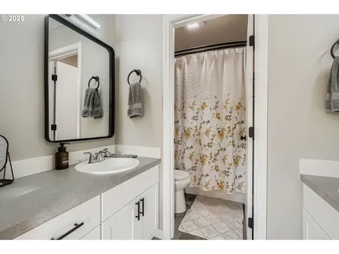 6514 NE 70th Street Vancouver WA 98661