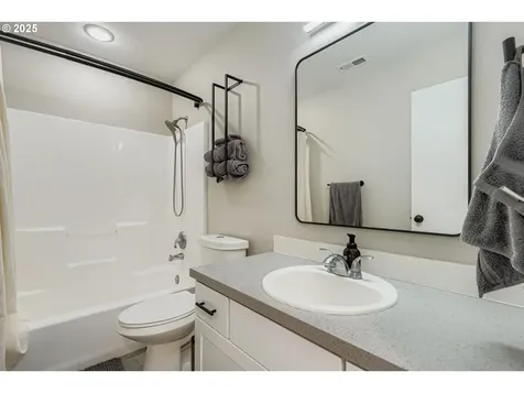 6514 NE 70th Street Vancouver WA 98661