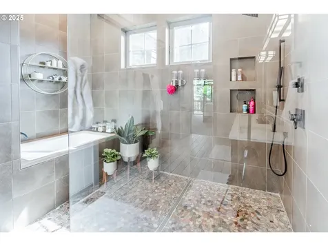14267 SW Lukar Court Portland OR 97223