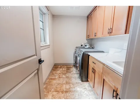 14267 SW Lukar Court Portland OR 97223