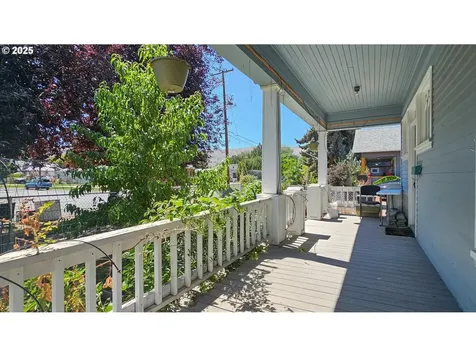 2438 Auburn Avenue Baker City OR 97814