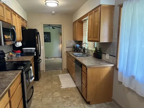 1218 SE 162nd Avenue Portland OR 97233