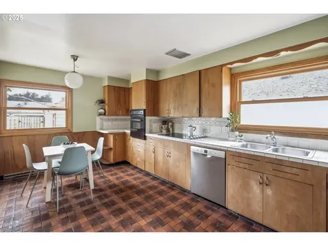 5234 NE Multnomah Street Portland OR 97213