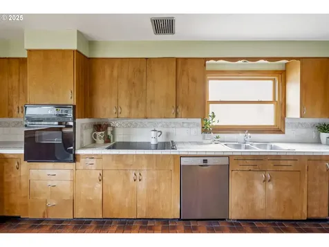 5234 NE Multnomah Street Portland OR 97213