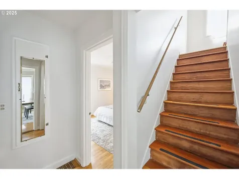 5234 NE Multnomah Street Portland OR 97213