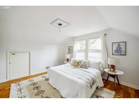 5234 NE Multnomah Street Portland OR 97213
