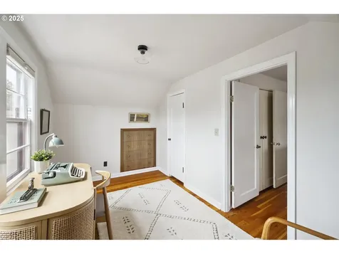5234 NE Multnomah Street Portland OR 97213