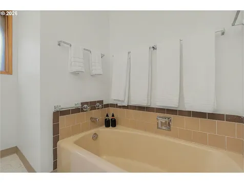 14045 NE Sacramento Street Portland OR 97230