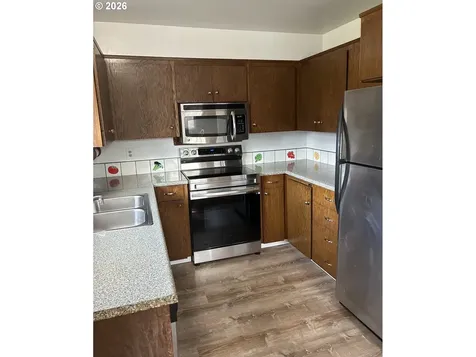 1742 SE 142nd Place Portland OR 97233