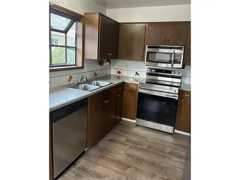 1742 SE 142nd Place Portland OR 97233