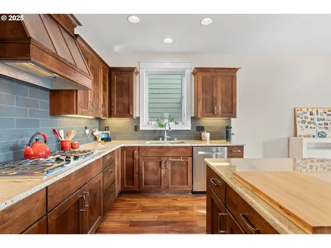 626 N V Street Washougal WA 98671
