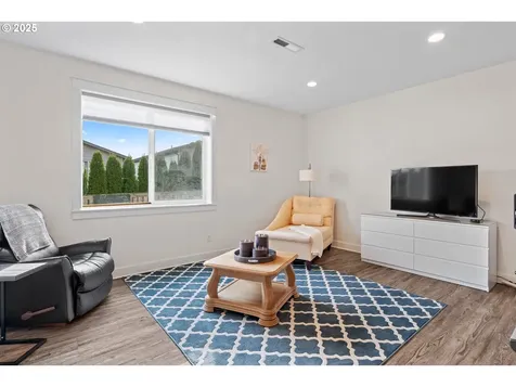 626 N V Street Washougal WA 98671