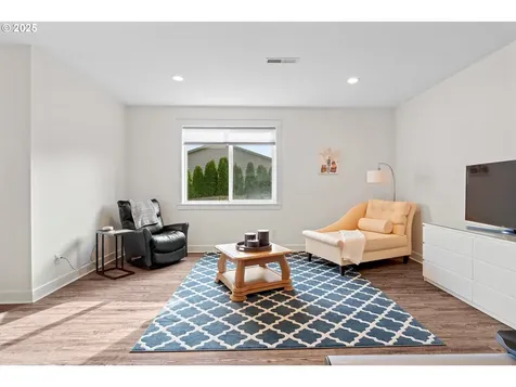 626 N V Street Washougal WA 98671