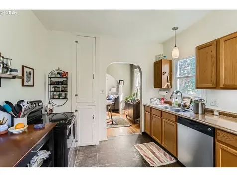 5925 N Campbell Avenue Portland OR 97217