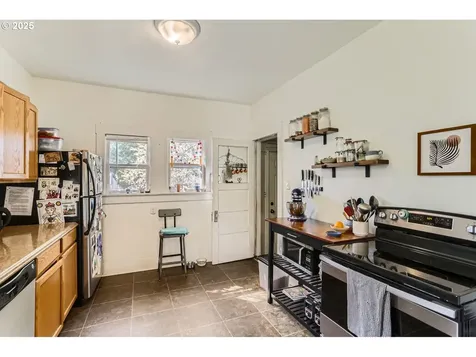 5925 N Campbell Avenue Portland OR 97217