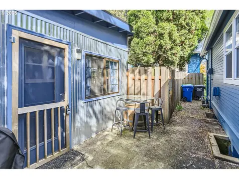 5925 N Campbell Avenue Portland OR 97217