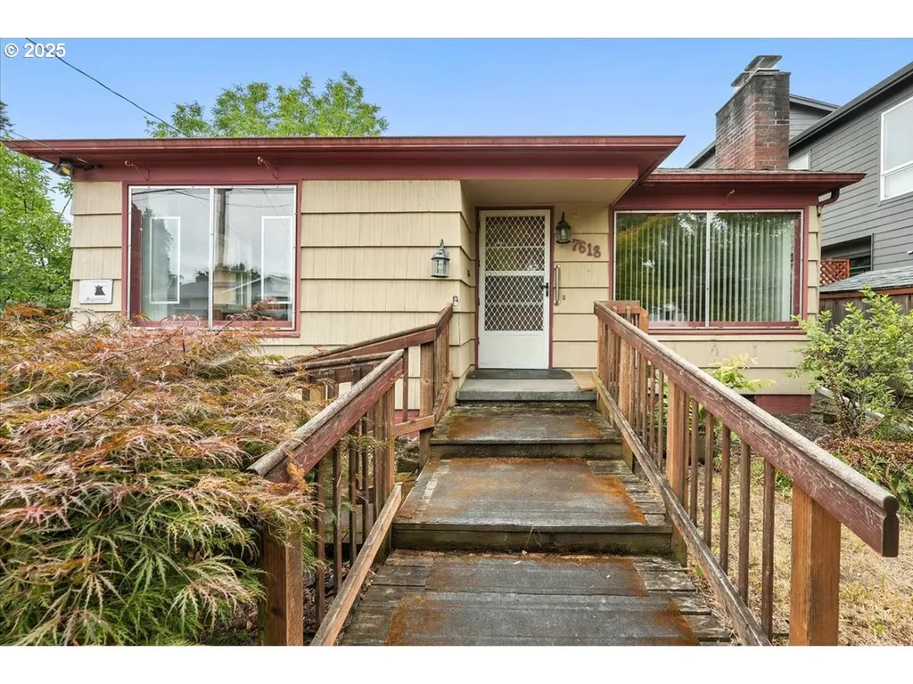 7618 SE Clay Street Portland OR 97215