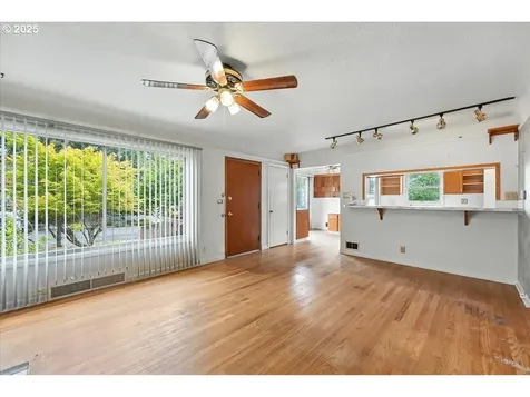 7618 SE Clay Street Portland OR 97215