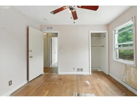 7618 SE Clay Street Portland OR 97215