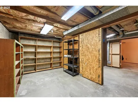 7618 SE Clay Street Portland OR 97215