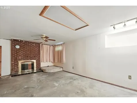 7618 SE Clay Street Portland OR 97215