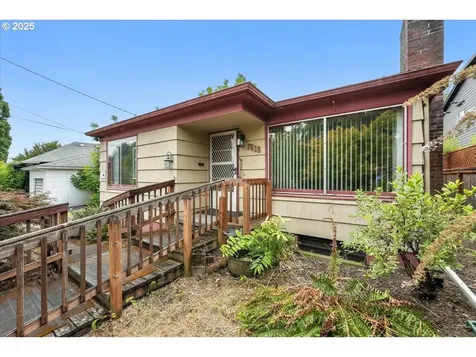 7618 SE Clay Street Portland OR 97215
