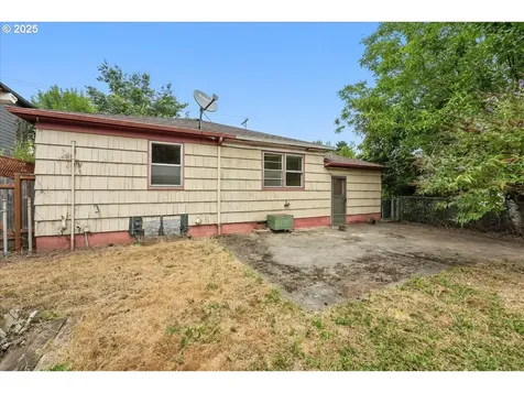 7618 SE Clay Street Portland OR 97215