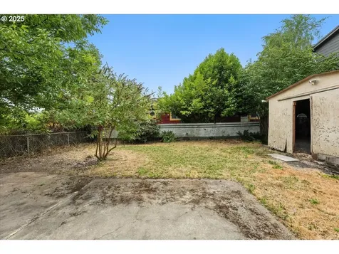7618 SE Clay Street Portland OR 97215