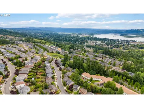 2386 W 9th Street Washougal WA 98671