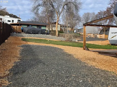 605 Grant Avenue Maupin OR 97037