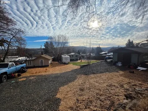 605 Grant Avenue Maupin OR 97037